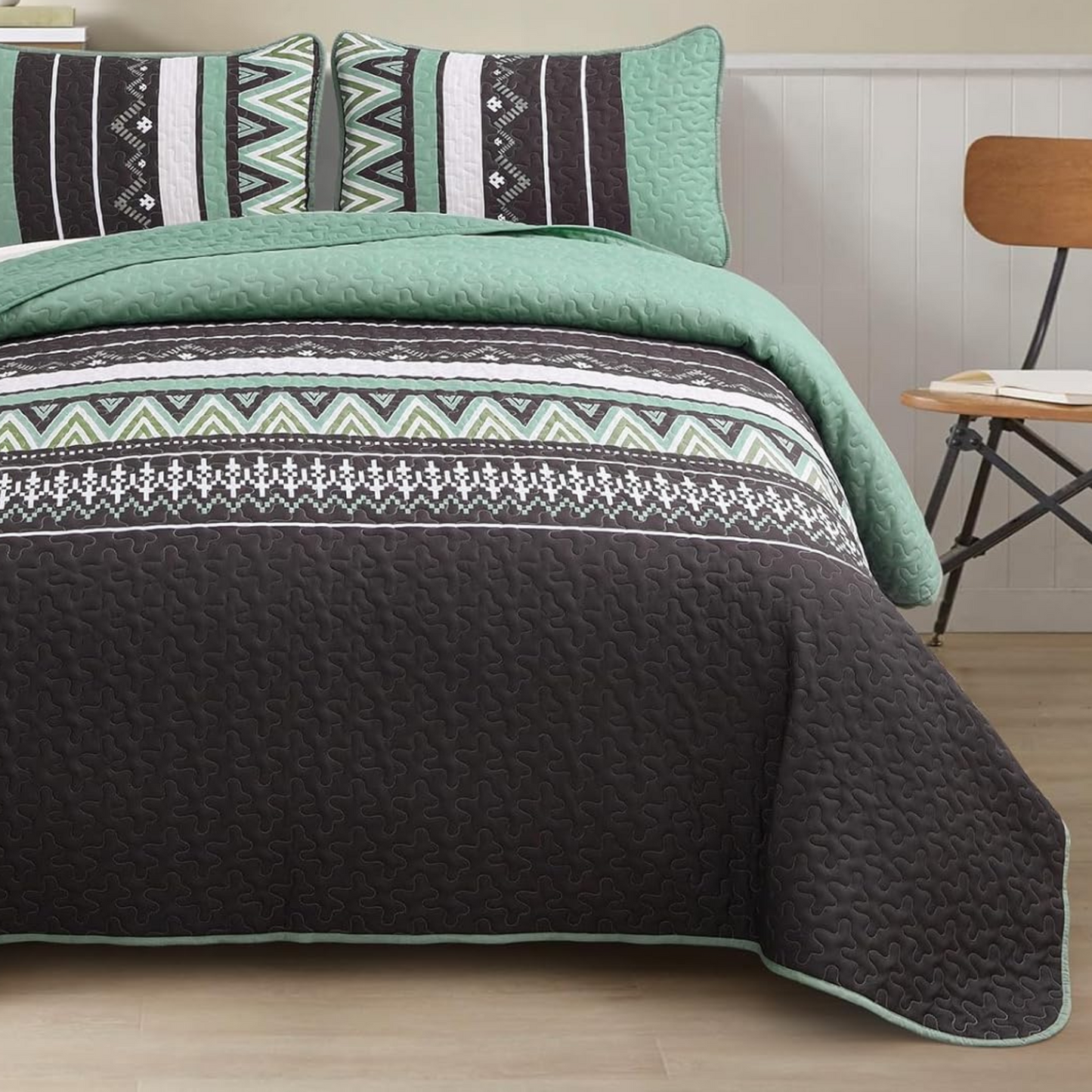 3-Piece Reversible Boho Sage Green Quilt Set