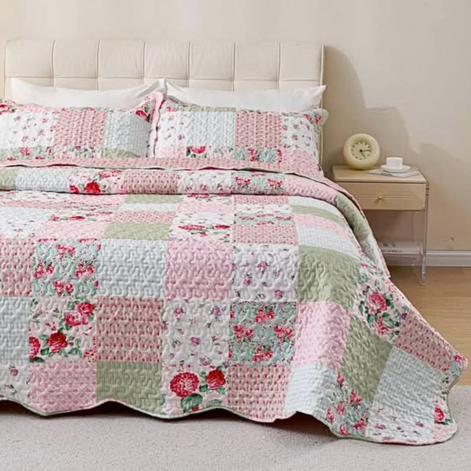 3-Piece Pink & Green Floral Patchwork Quilt Set