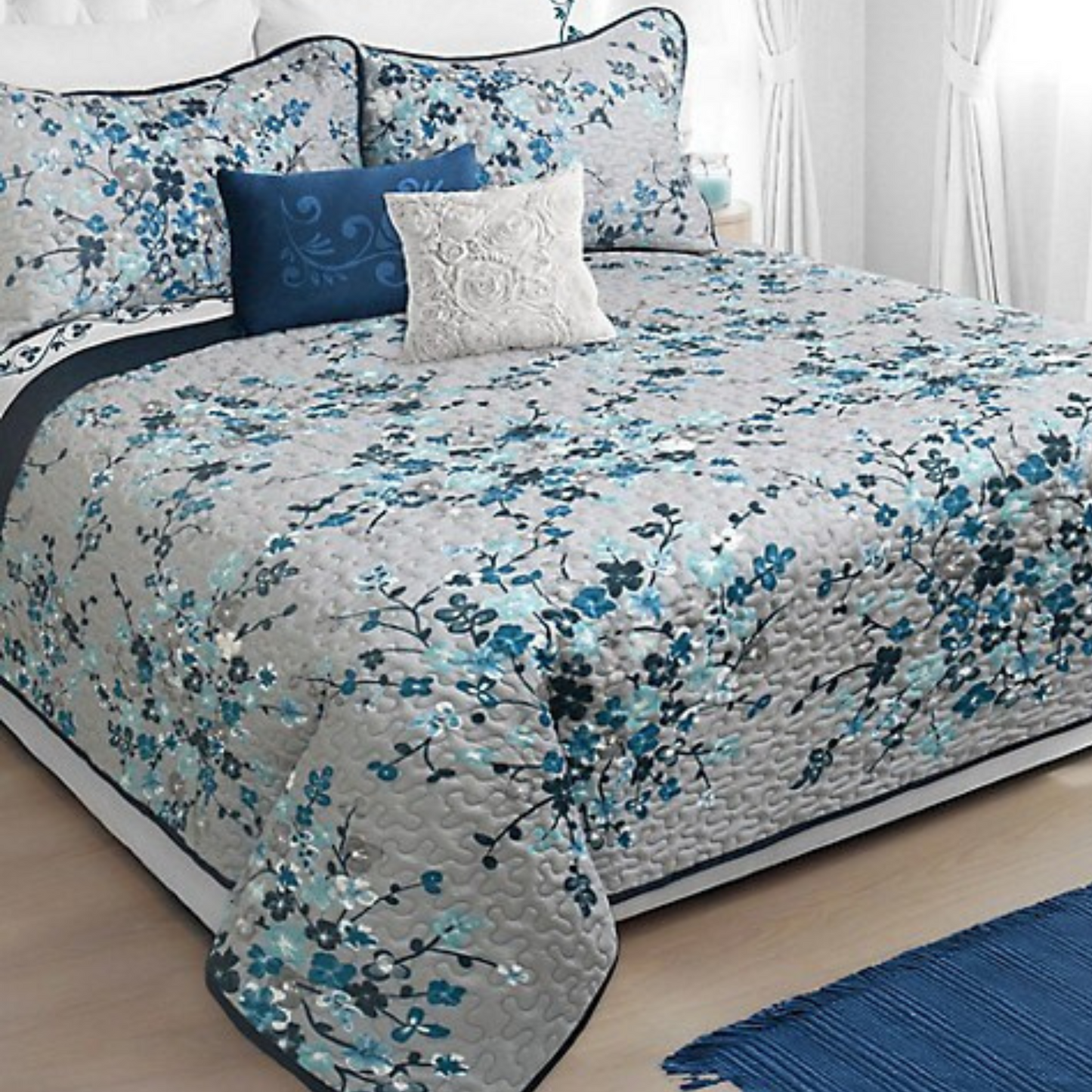 3-Piece Blue Floral Bouquet Quilt Set