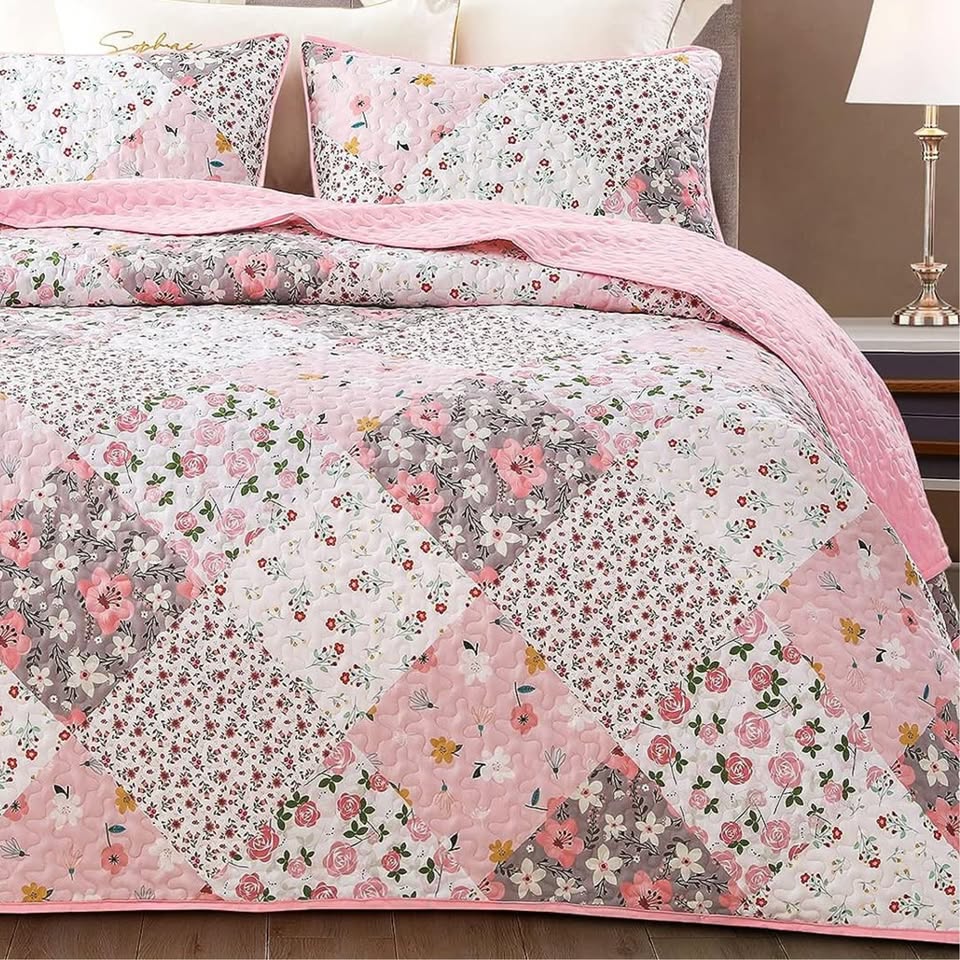 3-Piece Reversible Pink Floral Patchwork Quilt Set