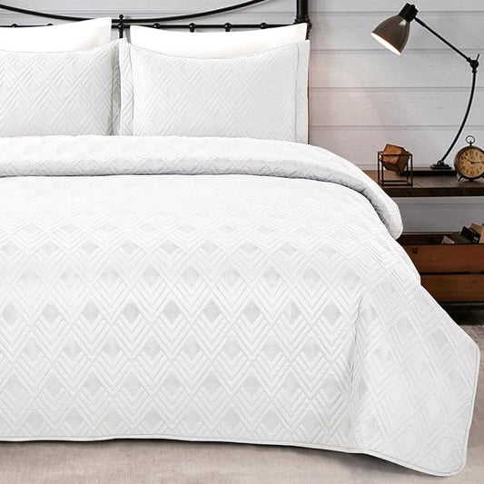 3-Piece White Diamond Patterned Quilt Set